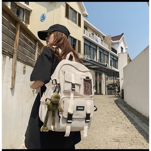 와이비비 심플 백팩 노트북 여행 가방 인형 포함