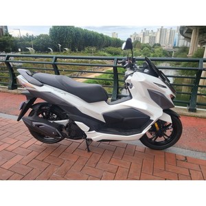 SYM VSX125/브에스액스125/최 저가판매 /PCX125/NMAX125, 흰색