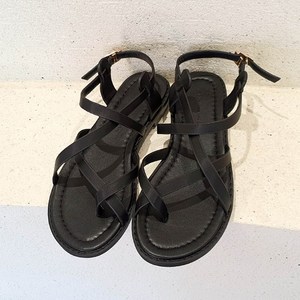 비앙슈 소가죽 엄지 쪼리 크로스 스트랩 착붙 샌들