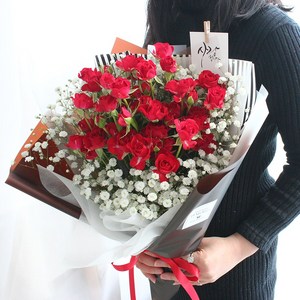 플라로마 미니장미 50송이+안개꽃다발 당일발송가능 화이트데이 어버이날 성년의날 부부의날 기념일선물 지정일예약 전국배송, 빨강