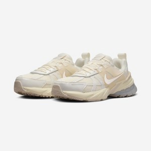 나이키 여성 런닝화 우먼스 V2K 런 TRK3 W NIKE V2K RUN TRK3 코코넛밀크