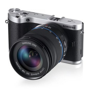 삼성 카메라 NX300 + 18-55mm 렌즈포함 +32GB+가방+UV필터+리더기+청소셋 풀셋트 구성 k, 블랙