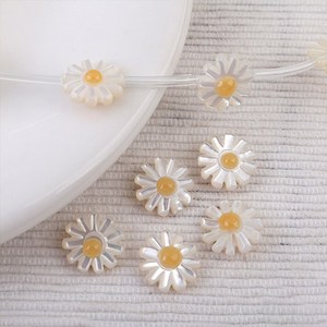 비즈아이 [6116-10]자개꽃 데이지꽃 옆구멍양면 10mm 화이트옐로 1개