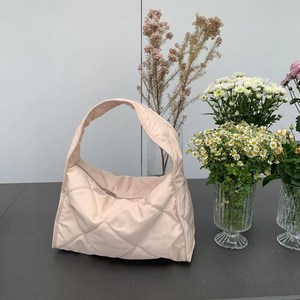 민티즈 퀼팅 누빔 식빵백 보부상가방 데일리 텀블러 백 연예인 에코백