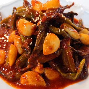 [입점특가] 알마늘고추 무침 500g/1kg 새콤달콤한맛 고기 캠핑용 반찬 간편식품 수제반찬 별미[반찬연구소], 1개, 500g