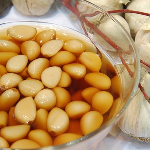 [더자인] 아삭한 알마늘절임, 300g, 1개