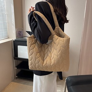 코코린느 패딩 낙엽무늬 누빔 숄더백 쇼퍼백 (4컬러)