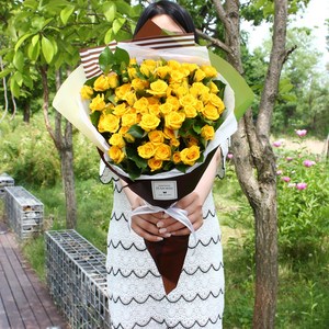 플라로마 노란장미 100송이 꽃다발 로즈데이 프로포즈 생일선물 전국꽃배달 로즈데이남자선물