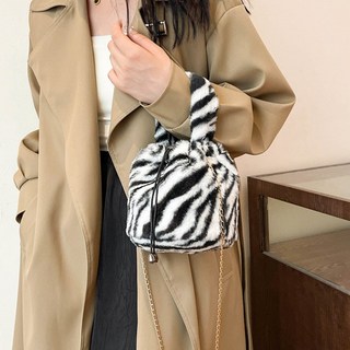 미디엄라이프 미니 에코퍼 버킷백 호피 복조리 털가방