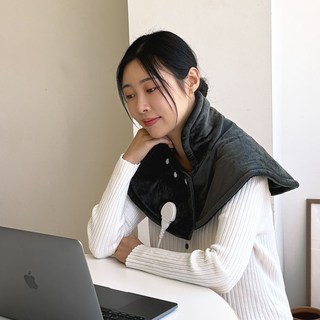 오아 어깨 찜질기 사용 모습