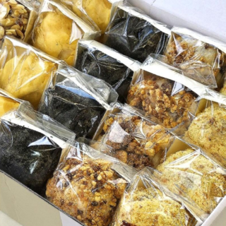 [호미루수제떡] 30개입 모듬 선물떡 8가지 맛 (4호, 2.5kg) – 부모님, 명절, 인사, 수능 선물에 적합 상견례케이크