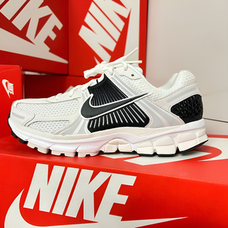 [매장 정품] 나이키 줌 보메로 5 화이트 플래티넘 틴트+슈킨즈 더스트백