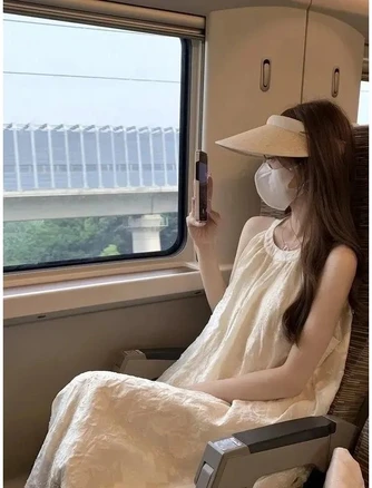 LYUMAY 써스데이아일랜드원피스 홀터넥 나시 원피스 여장 여름 프렌치 고급스러움 민소매 롱 스커