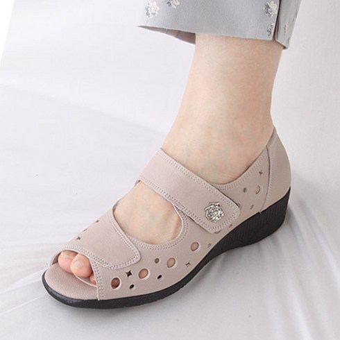 올리 라이트 썸머 샌들 - 수제화 엄마 여름 신발 쿠션굽 펀칭 샌들 60대