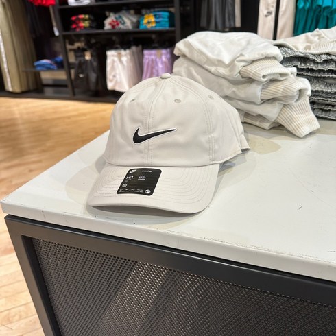 FB5369-072 - [국내매장] 나이키 NIKE 클럽 언스트럭처 스우시 블랙 스우시 자수 볼캡 FB5369-072