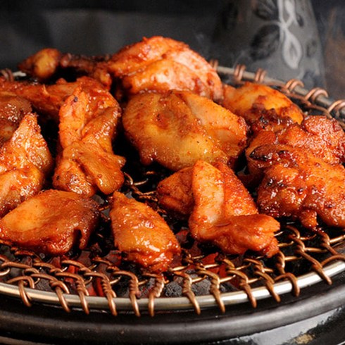 국내산 매운숯불닭갈비 500g 숯불맛 가득한 부드럽고 탱글한 매콤한 닭다리살, 3개