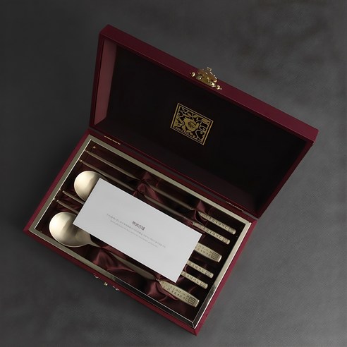 한글의 우아함을 식탁에 담은 인스푼의 훈민정음 수저세트