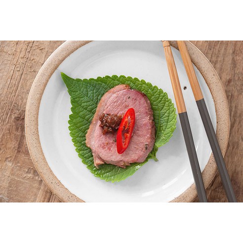 맛있는 훈제오리 슬라이스로 간편하고 건강한 식사를 즐기세요.