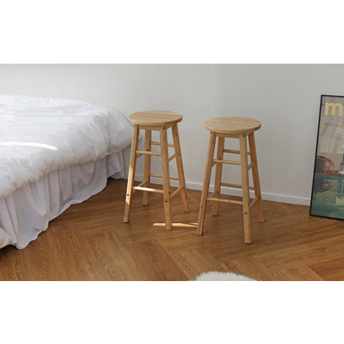 좁은 공간을 살리는 마법, 에코DIY 원목 바 스툴 하나로 홈바 로망 실현!