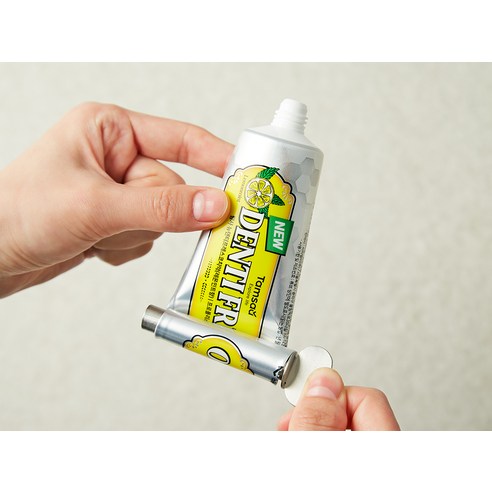 마지막 한 방울까지 알뜰하게! 코멧 치약짜개로 편리한 생활을 시작하세요.