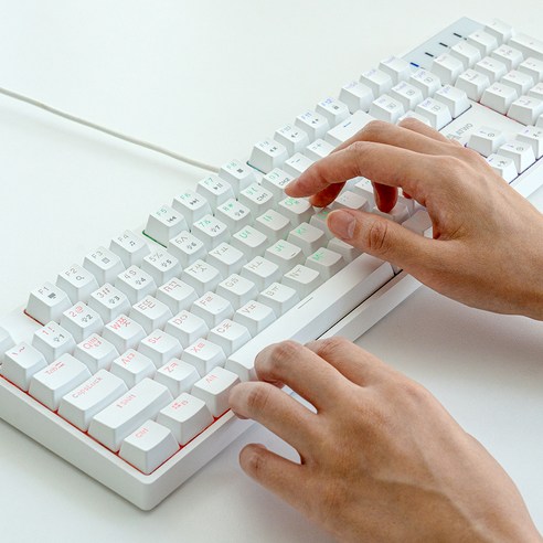 뛰어난 성능과 디자인을 겸비한 에이투 게이밍 키보드