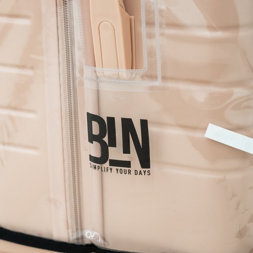 투명 캐리어 커버로 긁힘 걱정 없이 떠나자!