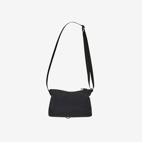 가벼움과 자유로움을 일상에 더하다 뉴발란스 데일리 크로스백