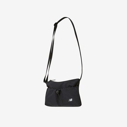 가벼움과 자유로움을 일상에 더하다 뉴발란스 데일리 크로스백