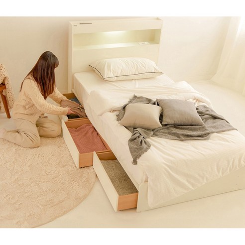 모던한 디자인과 효율적인 수납공간을 제공하는 침대