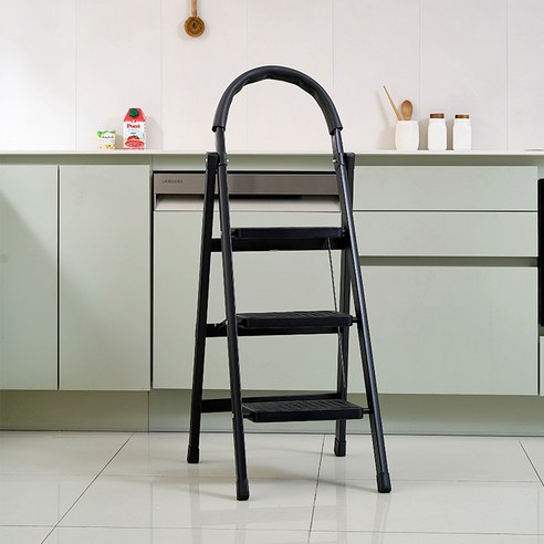 좁은 공간을 넓게! 안전하고 편리한 코멧 접이식 3단 사다리로 삶의 질을 높여보세요.