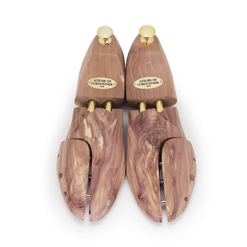 코르도니에르 삼나무 슈트리: 당신의 신발에 품격을 더하세요.