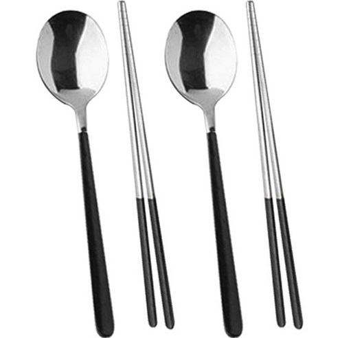 세련된 디자인과 실용성을 겸비한 식탁의 완성