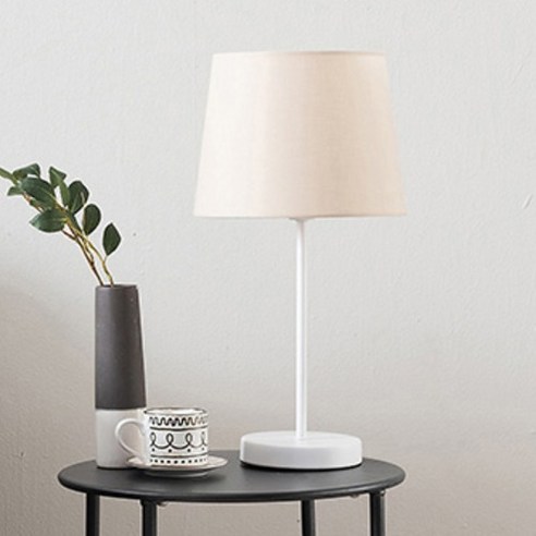 달빛을 담은 듯한 은은함으로 공간을 채우다