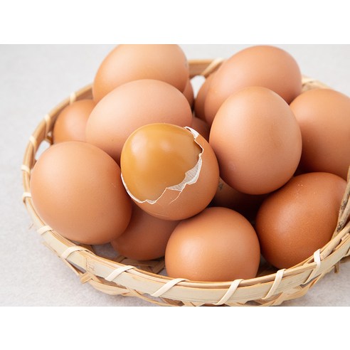 샛별뜨락 갓 구워낸 구운란은 먹음직스러운 빛깔 속 고소하고 부드러운 노른자의 풍미가 좋은 맛있는 계란입니다.