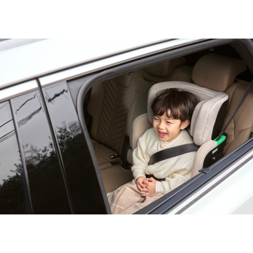 휴대성과 안전성을 모두 갖춘 시크 아이 폴드 주니어 카시트, 아이와의 외출을 더욱 편안하게!