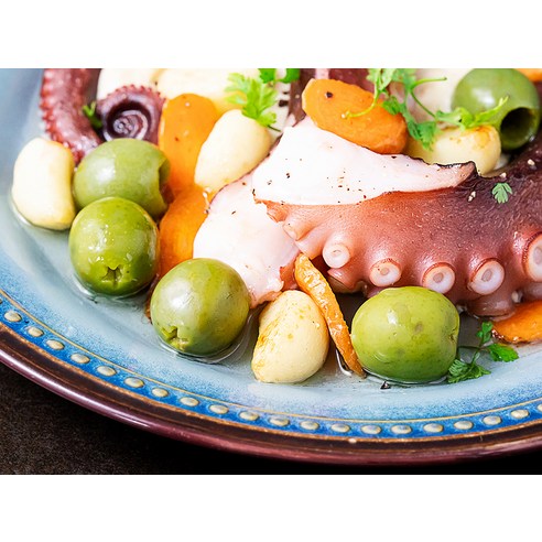 지중해의 풍미를 담은 카스텔베트라노 그린올리브로 일상에 특별함을 더하세요.