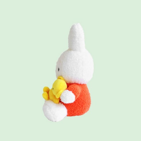 사랑스러움과 포근함으로 가득 찬 행복한 선물, 곰 안은 미피 인형