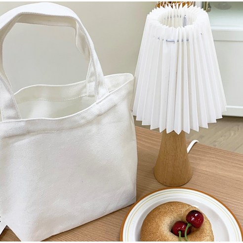 작지만 강력한 매력, 일상을 빛내는 무지 캔버스 미니 에코백