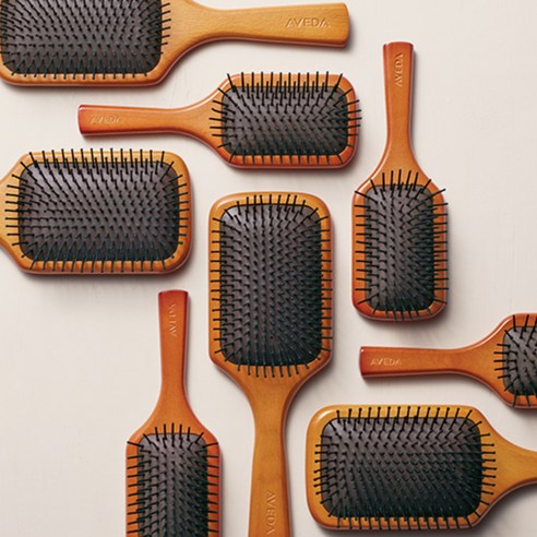 작지만 강력한, 윤기 넘치는 머릿결의 비밀, 아베다 미니 패들 브러쉬