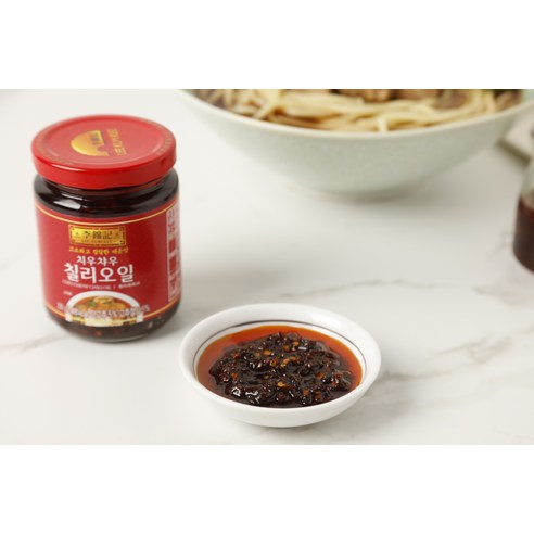 매콤함의 정점을 찍는 이금기 치우챠우 칠리오일, 당신의 식탁을 풍요롭게!