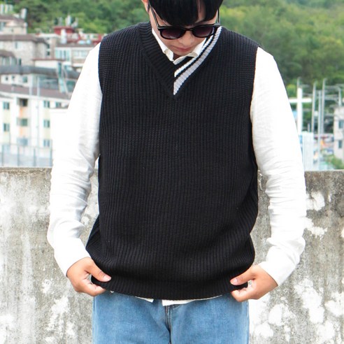리셋 남성용 하프배색 브이넥 오버핏 니트 조끼