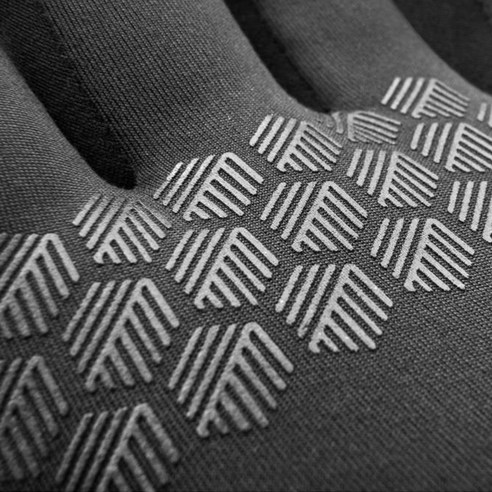 손끝까지 자유로운 질주, 아디다스 풀핑거 에센셜 러닝 장갑