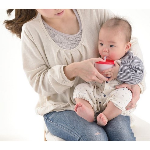 릿첼 AQ 첫걸음 머그 스텝업 세트는 유아식기로 블루계열의 귀여운 디자인을 갖추고 있습니다.