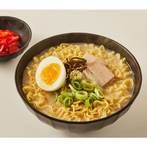 깊고 풍부한 풍미, 가볍고 건강하게 즐기는 풀무원 자연건면 로스팅 돈코츠 라멘