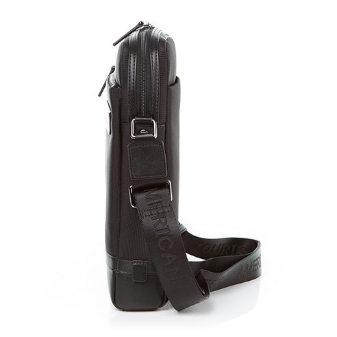 스타일리시하고 기능적인 아메리칸투어리스터의 최고의 선택, UNIV 크로스백