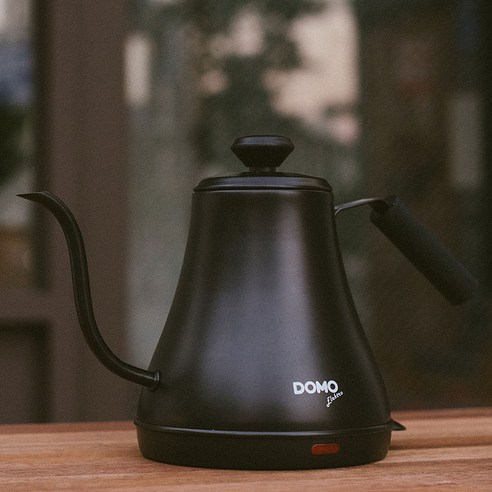 도모 커피 드립 전기포트는 모던하고 심플한 인테리어에 어울리며, 800ml의 용량과 로켓배송, 무료 배송료, 높은 총평가수와 평점, 중국 제조사로 제조된 제품입니다.