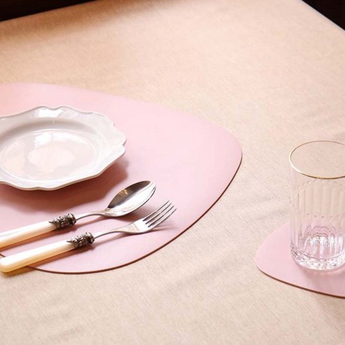 작은꾸밈 테이블 방수 가죽 식탁매트 2p + 코스터 2p 세트, 핑크, 식탁매트(41 x 34 cm), 코스터(13.5 x 11 cm)