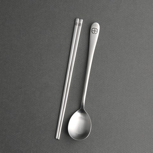 매일의 식사를 통해 사랑과 감사를 전하는 인스푼 말씀 수저세트