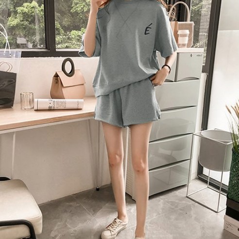 코코블랑 여성용 포인트 트레이닝 상하의 세트
