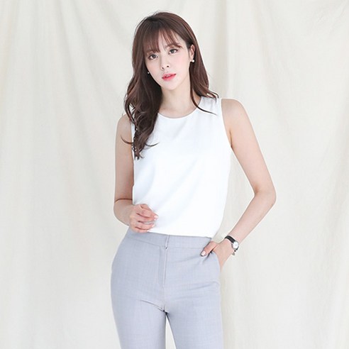 더웨이나인 라운드 나시 블라우스
